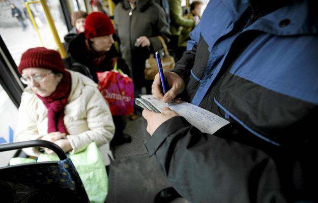 "Kanar chwycił moją córkę za ramię i wypchnął ją z tramwaju". Czy kontroler ZTM przekroczył swoje uprawnienia?