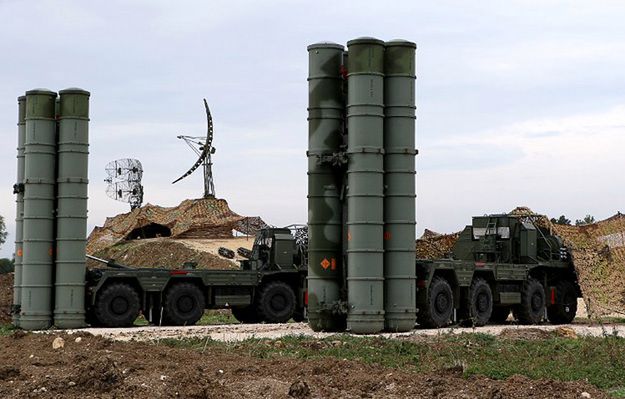 Rosja rozlokowała systemy rakietowe S-400 na północnym zachodzie kraju