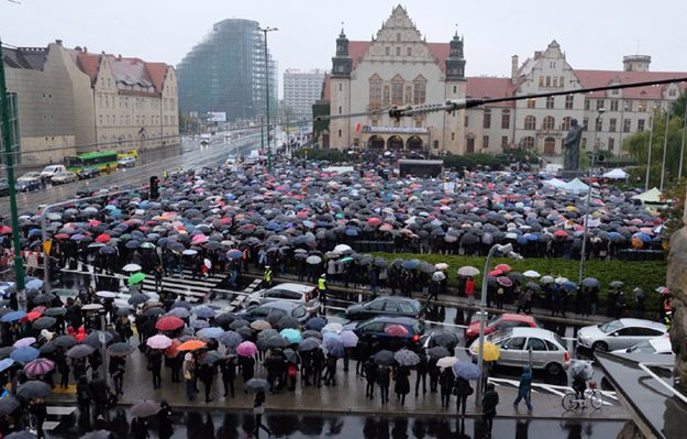 Zarzuty dla zatrzymanych po "czarnym marszu" w Poznaniu