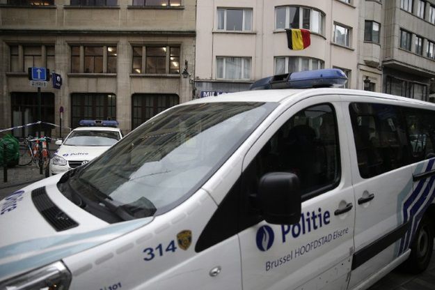 Belgijscy policjanci zatrzymani we Francji. Wieźli radiowozem trzynastu migrantów