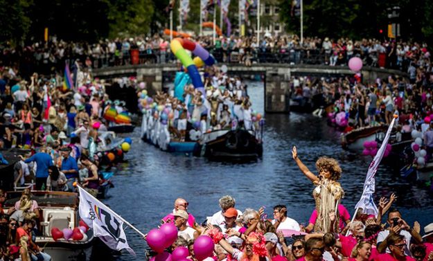 Unijna komisarz na paradzie gejów w Amsterdamie
