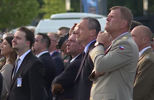 Defilada lotnicza podczas szczytu NATO