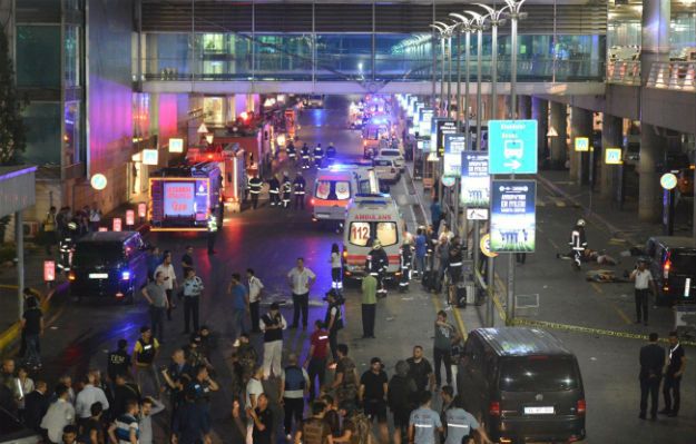 Eksplozje i strzelanina na lotnisku Ataturka w Stambule. Zginęło 41 osób, 239 zostało rannych