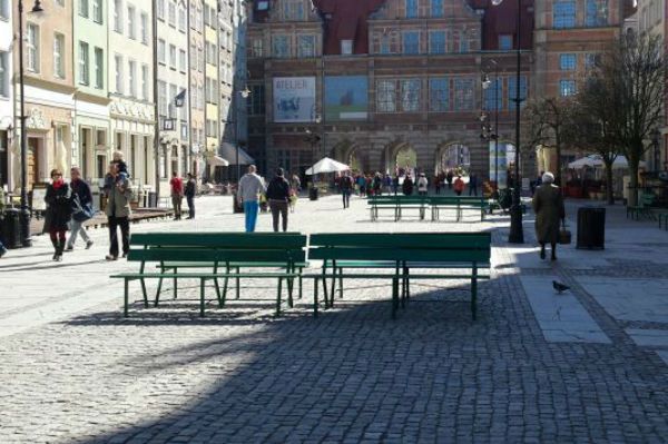 Ławki w poprzek Długiego Targu? Gdańsk testuje nowe aranżacje