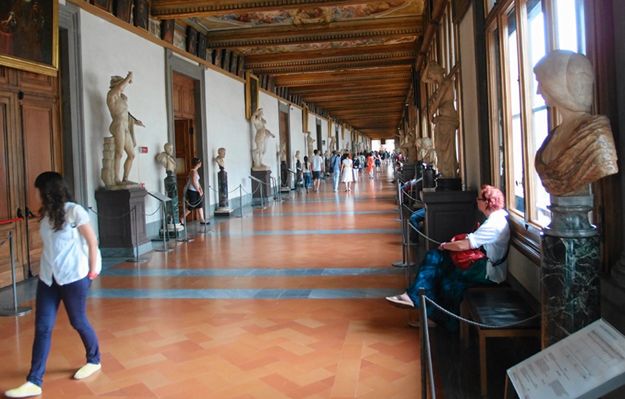 Dyrektor Galerii Uffizi we Florencji ostrzegał przed złodziejami. Musiał zapłacić 295 euro kary