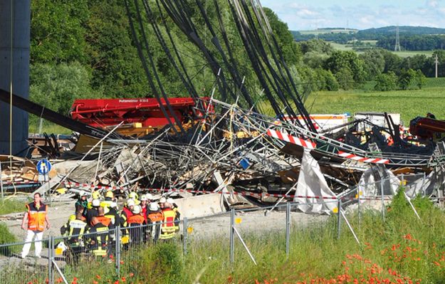 Niemcy: zawaliło się przęsło mostu na autostradzie - nie żyje co najmniej jedna osoba