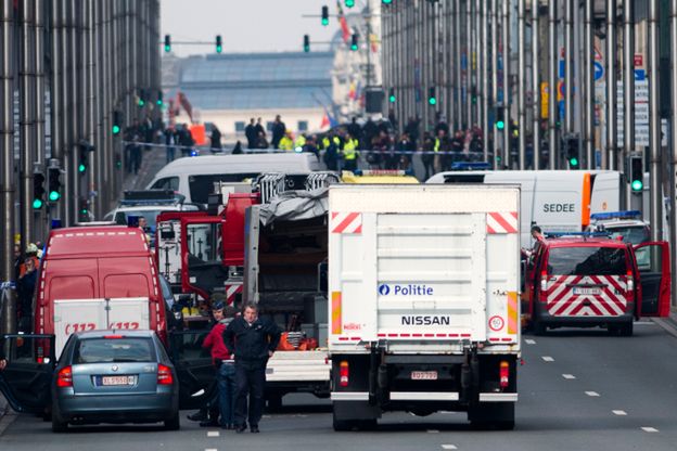 Alarm bombowy w Brukseli. Mężczyzna z fałszywym pasem szahida w centrum handlowym