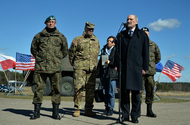 Macierewicz: kończą się negocjacje ws. wzmocnienia wschodniej flanki NATO