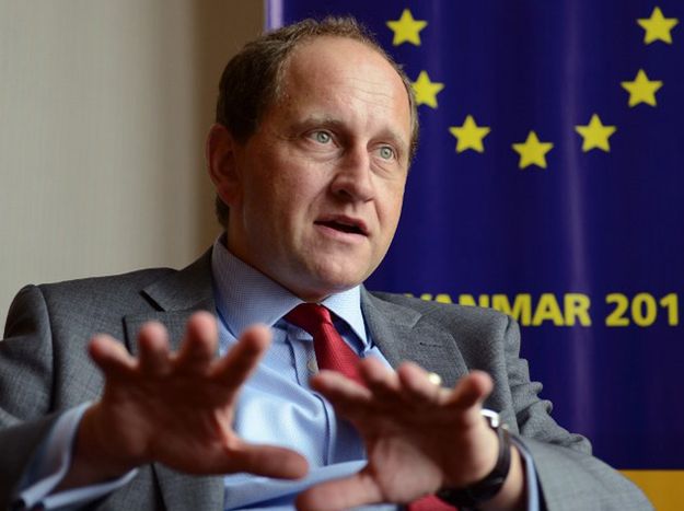 Niemiecki eurodeputowany Lambsdorff zarzuca Schulzowi "werbalny amok"