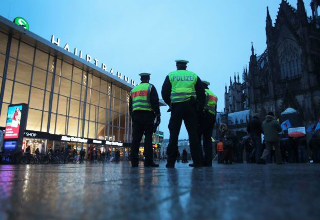 Szef nadreńskiego MSW zarzuca policji w Kolonii poważne błędy