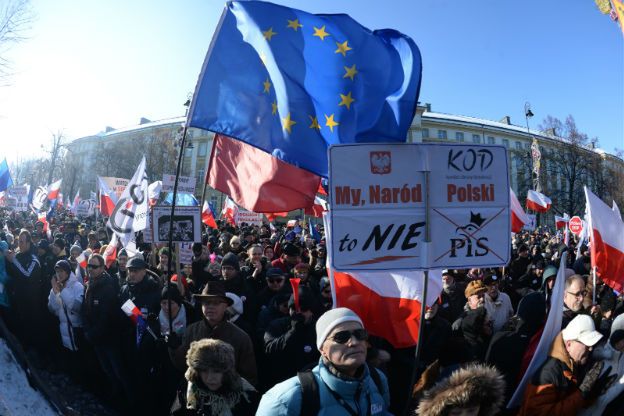 Manifestacje KOD w całej Polsce