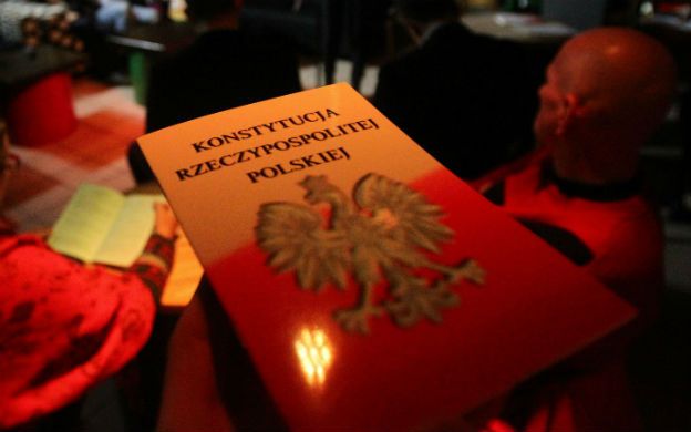 Sejm skierował projekt zmian w konstytucji do komisji