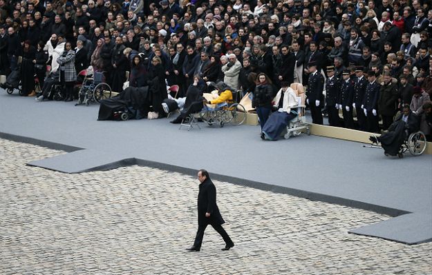 Zamachy w Paryżu. Hollande: zniszczymy "armię fanatyków" odpowiedzialnych za ataki