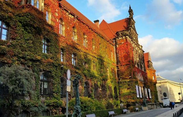 Grafiki przedstawiające śląskie miasta. Wystawa we wrocławskim Muzeum Narodowym