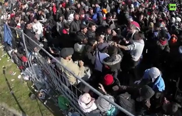 Austria: bijatyka w obozie dla uchodźców. Są ranni