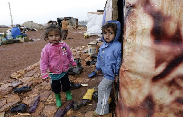 Polak pomagający Syryjczykom na Bliskim Wschodzie: zostali biedni, do Europy uciekają zamożni