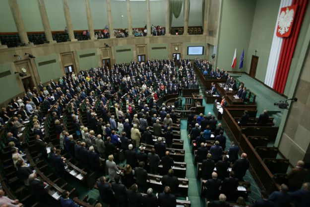 Ile zarabiają i co mogą ci, którzy nami rządzą