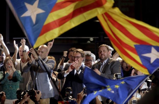Partie proniepodległościowe zdobywają większość w Katalonii