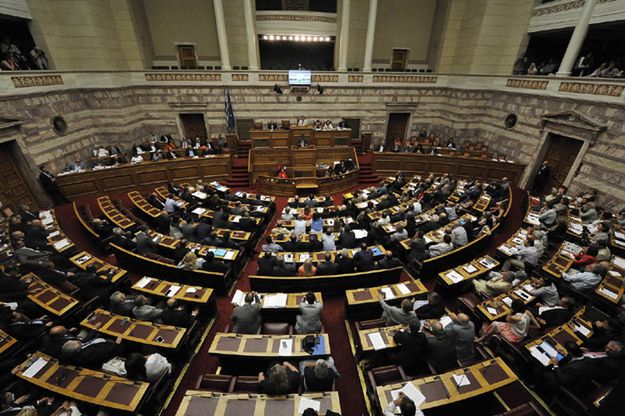 Grecki parlament uchwalił reformy oszczędnościowe