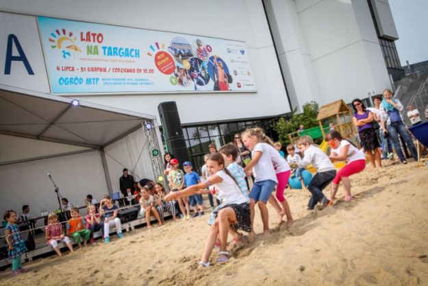 Usypują plażę na targach w Poznaniu - będą turnieje sportowe, gry, zabawy i kino!