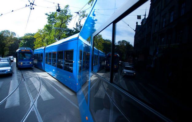 Bójka i rozpylony gaz w tramwaju w Krakowie. Jedna osoba poszkodowana