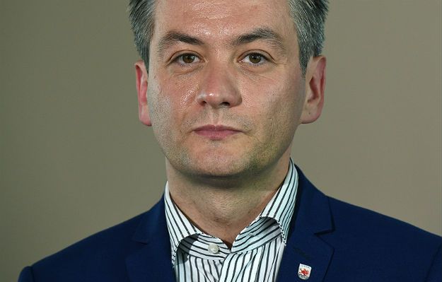 Robert Biedroń: euro to konieczność. Jeśli Szydło tego nie rozumie, nie nadaje się na premiera