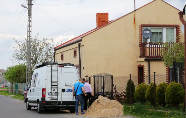 Morderstwo w Żychlinie. Nie żyje 67-latka, jej wnuczka z ranami kłutymi w szpitalu