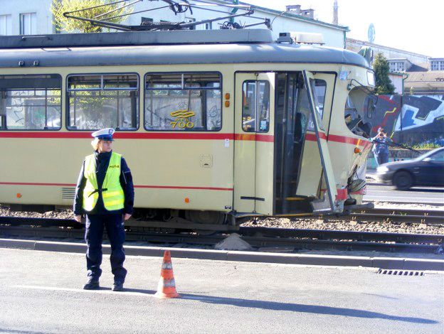 Wypadek w Poznaniu: zderzyły się samochody i tramwaje