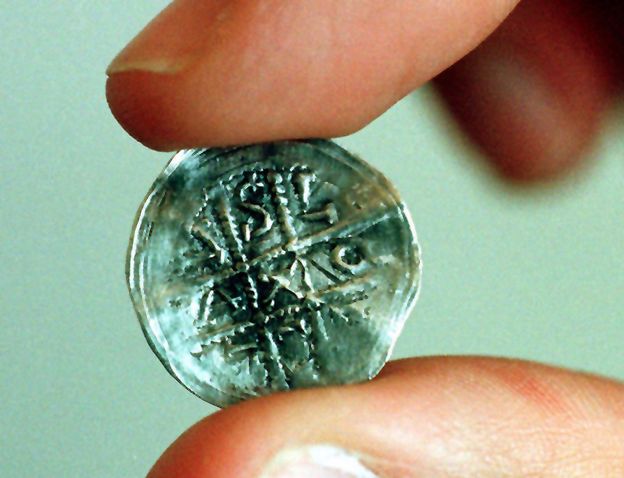 Lubuskie: leśniczy znalazł skarb z ponad 6 tys. srebrnych monet