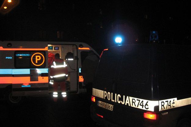 Wypadek na moście w Warszawie; auto wjechało w przystanek