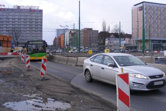 Spore zmiany w organizacji ruchu i rozkładzie MPK na rondzie Kaponiera w Poznaniu