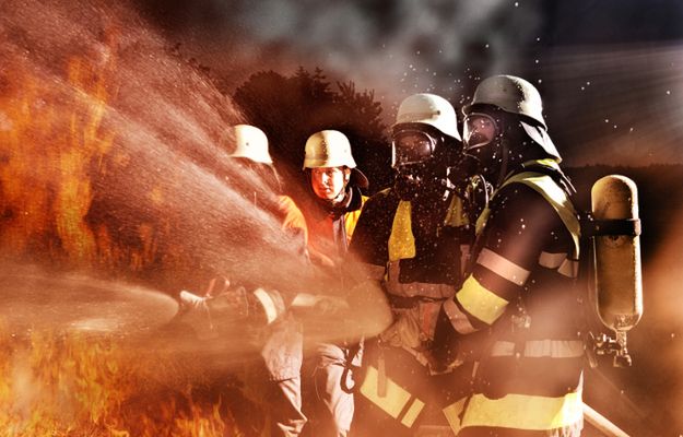 Warszawa: pożar kamienicy na Woli; ucierpiały dwie osoby
