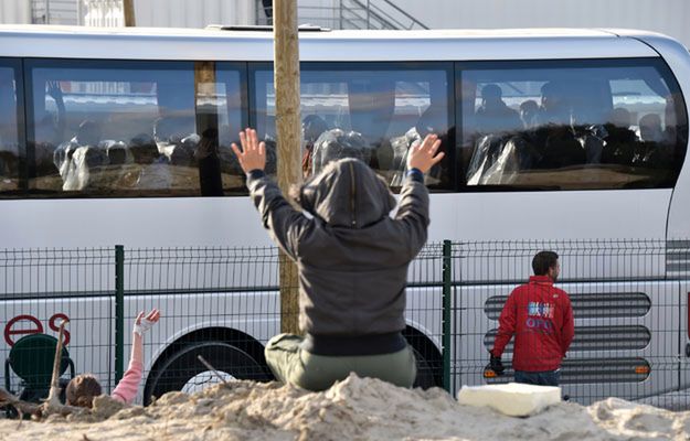 Francja: zakończono ewakuację nieletnich z "dżungli" w Calais