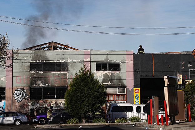 Tragiczny pożar w klubie w Oakland. Już ponad 30 ofiar śmiertelnych