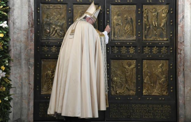 Symboliczne zakończenie Roku Miłosierdzia. Papież Franciszek zamknął Drzwi Święte w Bazylice Watykańskiej