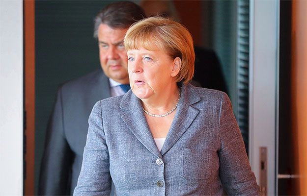 "Der Spiegel": brakuje dokumentów dotyczących kontrowersyjnej decyzji Angeli Merkel ws. otwarcia granicy dla uchodźców