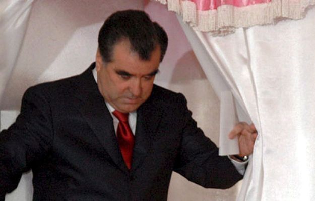 Prezydent Tadżykistanu Emomali Rachmon oskarża: opozycja dąży do ustanowienia "państwa islamskiego"