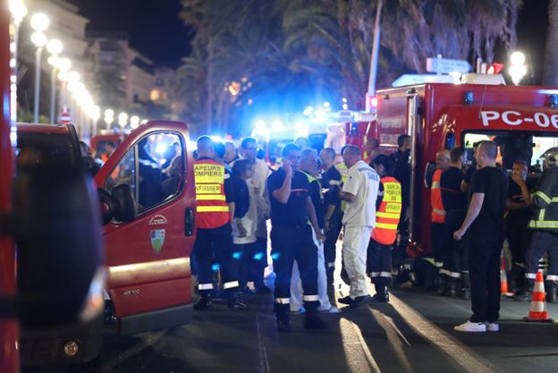 Zamach we Francji - w Nicei ciężarówka wjechała w tłum, zginęło kilkadziesiąt osób. Wśród ofiar są obcokrajowcy
