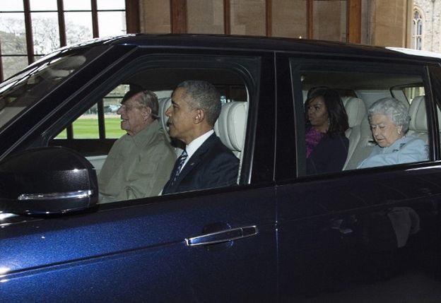 Obamowie przyjęci przez Elżbietę II na zamku w Windsorze
