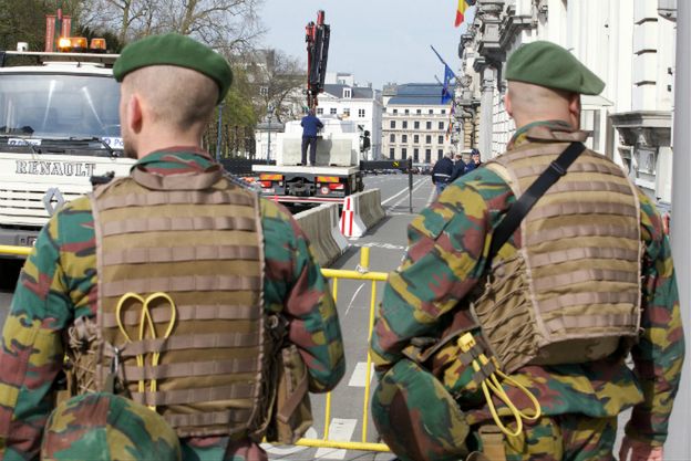 Belgijska policja dokonała kolejnych zatrzymań. Od piątku aresztowano 6 osób, które są podejrzane o udział w zamachach