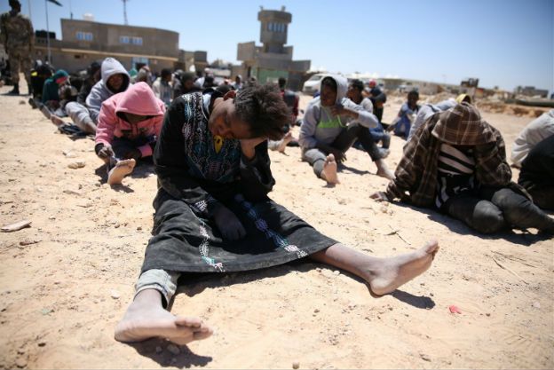 Libia - wewnętrzny chaos i afrykańska stolica przemytu. Skłócone strony wykorzystują humanitaryzm UE i robią biznes na przerzucie ludzi do Europy
