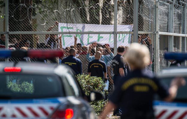 Protest w ośrodku dla migrantów. Domagali się zwolnienia