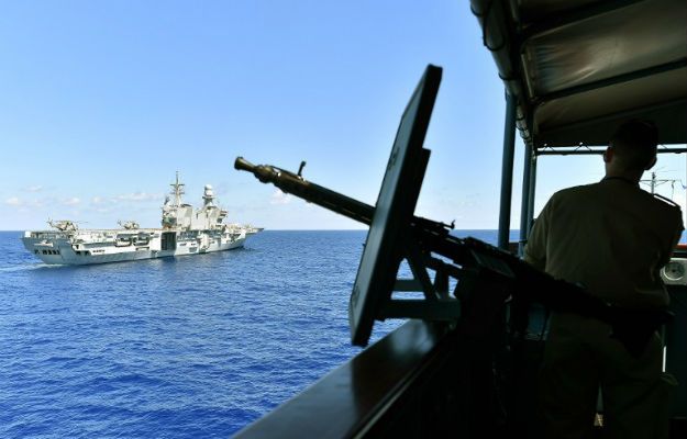 "Le Figaro": trwają poszukiwania sześciu statków z bronią dla IS w Libii
