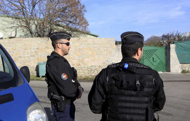 Złodzieje w Saint-Quentin-Fallavie zwrócili policji jej własność