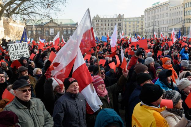 Manifestacja KOD w dziewiętnastu miastach Polski