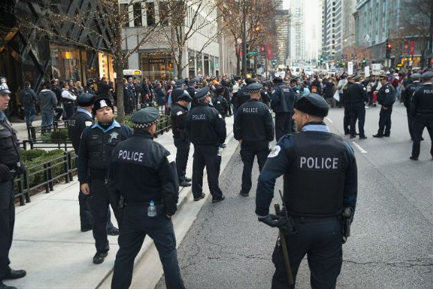 Antypolicyjne napięcie w USA. Wzrasta oburzenie wywołane brutalnością policji