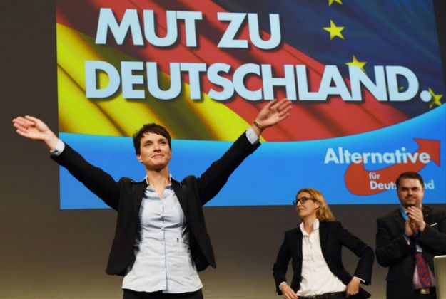 Antyimigrancka i antyislamska AfD rośnie w siłę. Według sondażu dla "Bild" stała się trzecią siłą polityczną w Niemczech