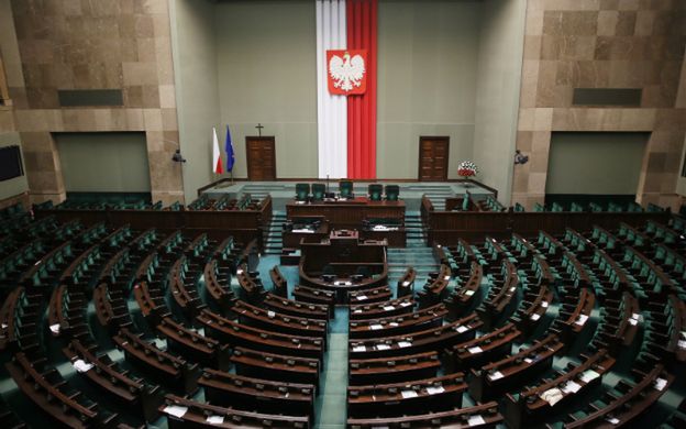 Najnowszy sondaż: spadek poparcia dla PiS, Nowoczesna drugą siłą Sejmu