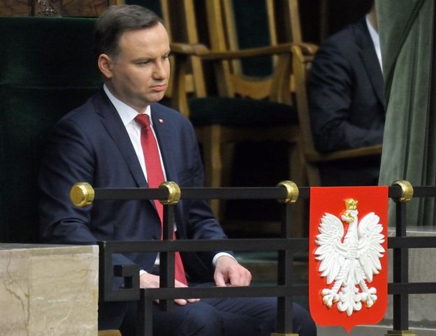 Andrzej Zoll: prezydent odbierając ślubowanie - złamał konstytucję; PiS: dobra decyzja Andrzeja Dudy