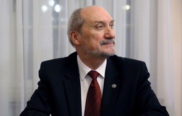 Macierewicz: powstaną nowe brygady obrony terytorialnej. Komisja smoleńska w przyszłym tygodniu